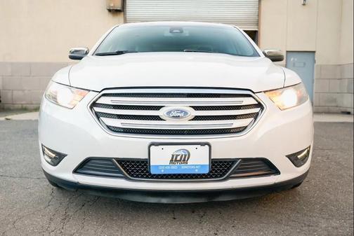 White 2013 Ford Taurus Limited