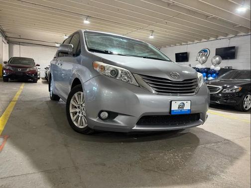 2016 Toyota Sienna XLE