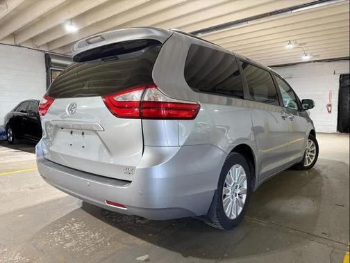 2016 Toyota Sienna XLE