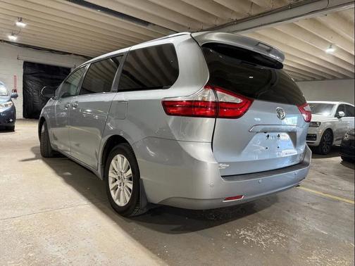 2016 Toyota Sienna XLE