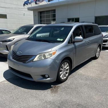 Silver Sky Metallic 2013 Toyota Sienna XLE