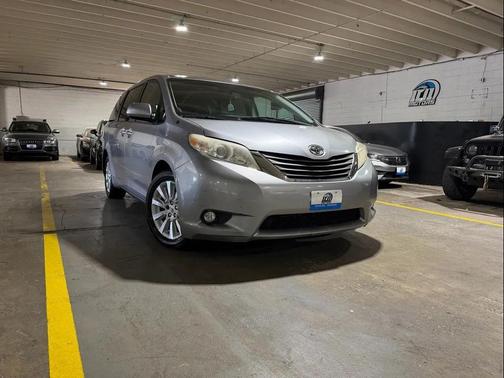 Silver 2013 Toyota Sienna XLE
