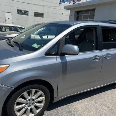 Silver Sky Metallic 2013 Toyota Sienna XLE