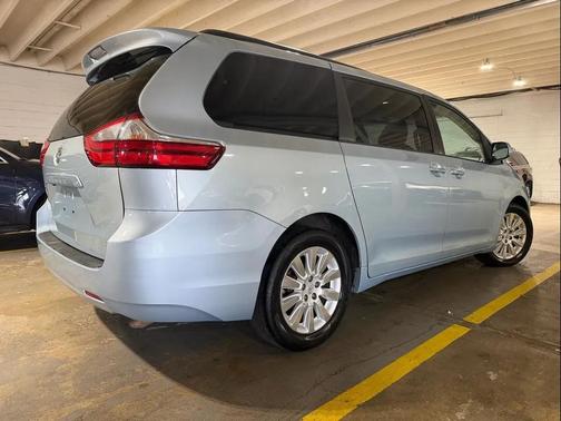 2016 Toyota Sienna XLE