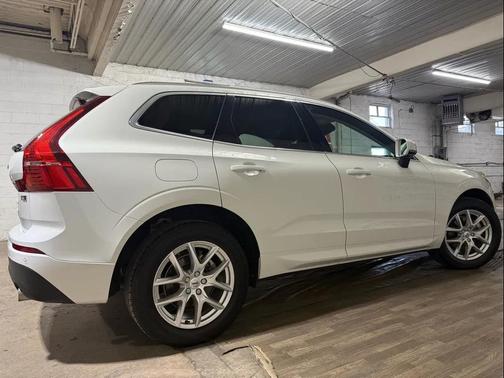 2021 Volvo XC60 T5 Momentum