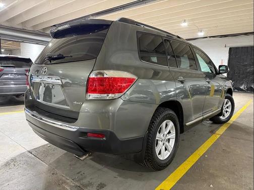 2012 Toyota Highlander SE