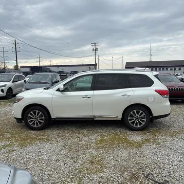 White 2015 Nissan Pathfinder SL