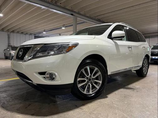 White 2015 Nissan Pathfinder SL