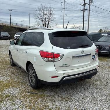 White 2015 Nissan Pathfinder SL