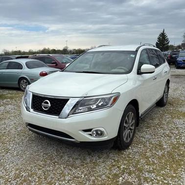 White 2015 Nissan Pathfinder SL