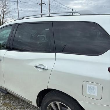 White 2015 Nissan Pathfinder SL