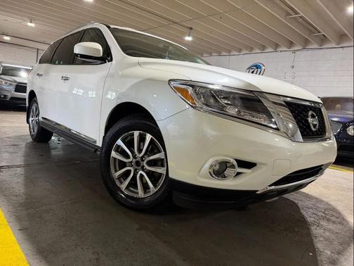 White 2015 Nissan Pathfinder SL