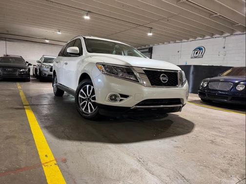 White 2015 Nissan Pathfinder SL