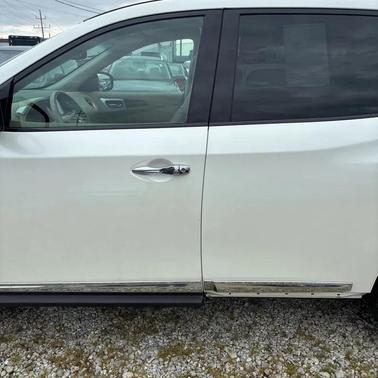 White 2015 Nissan Pathfinder SL