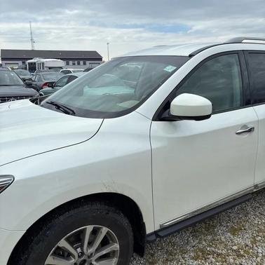 White 2015 Nissan Pathfinder SL