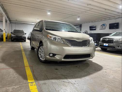 2017 Toyota Sienna XLE Premium