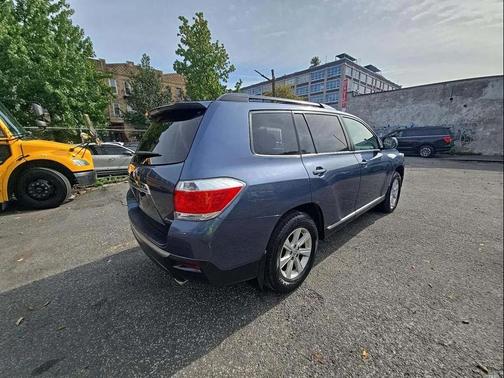 2013 Toyota Highlander SE