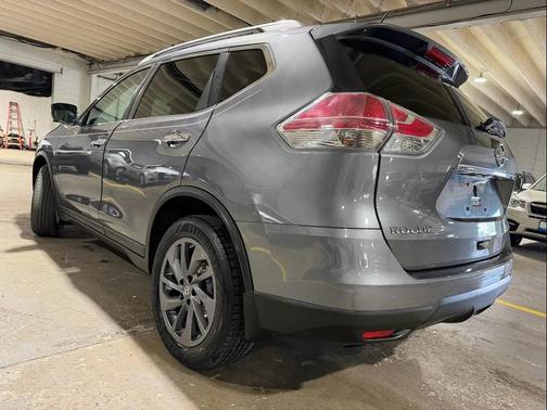 Gray 2016 Nissan Rogue SL