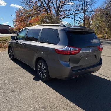 2018 Toyota Sienna XLE