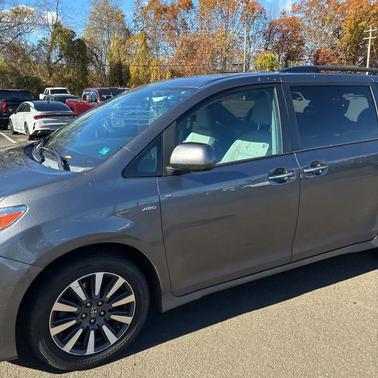 2018 Toyota Sienna XLE