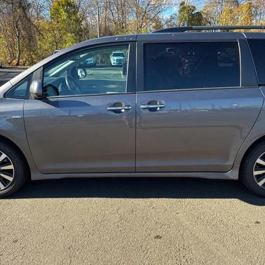 2018 Toyota Sienna XLE