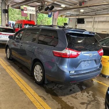 2017 Toyota Sienna XLE