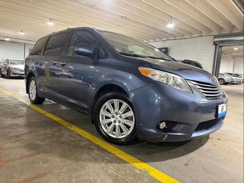 2017 Toyota Sienna XLE
