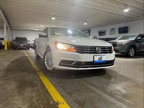 2016 Volkswagen Passat 1.8T SE
