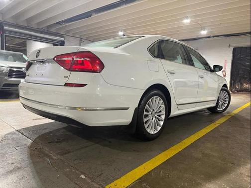 2016 Volkswagen Passat 1.8T SE