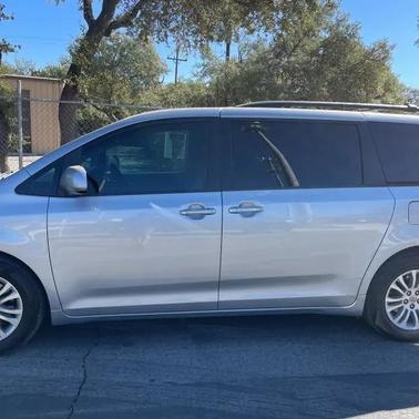 2016 Toyota Sienna XLE