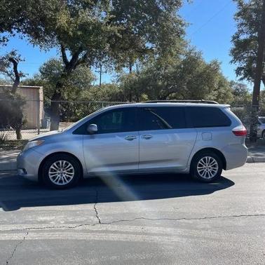 2016 Toyota Sienna XLE