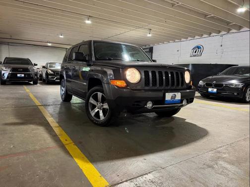 Granite Crystal Metallic Clearcoat 2017 Jeep Patriot High Altitude