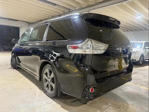 2016 Toyota Sienna SE