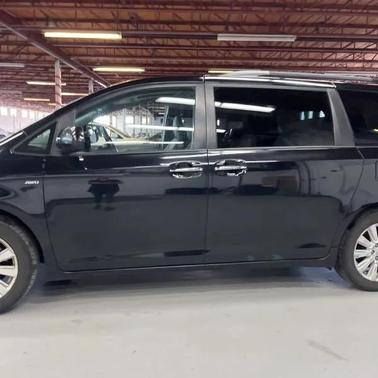 2017 Toyota Sienna XLE