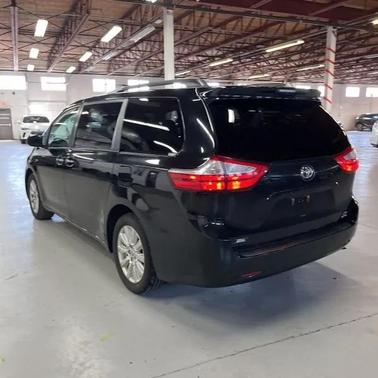 2017 Toyota Sienna XLE