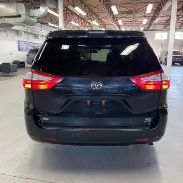 2017 Toyota Sienna XLE