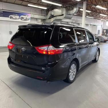 2017 Toyota Sienna XLE