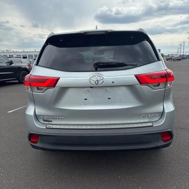 Celestial Silver Metallic 2017 Toyota Highlander XLE