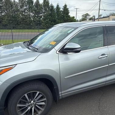 Celestial Silver Metallic 2017 Toyota Highlander XLE