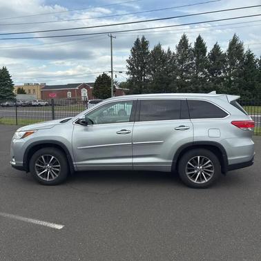 Celestial Silver Metallic 2017 Toyota Highlander XLE