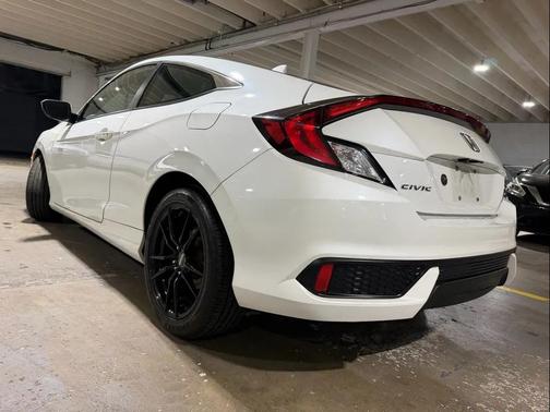 White 2017 Honda Civic EX-L