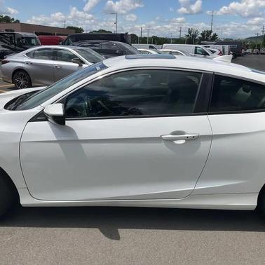 White 2017 Honda Civic EX-L