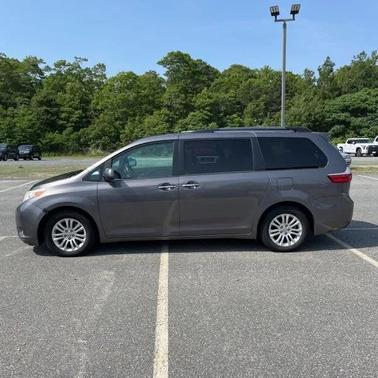 2017 Toyota Sienna XLE