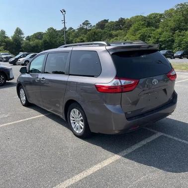2017 Toyota Sienna XLE