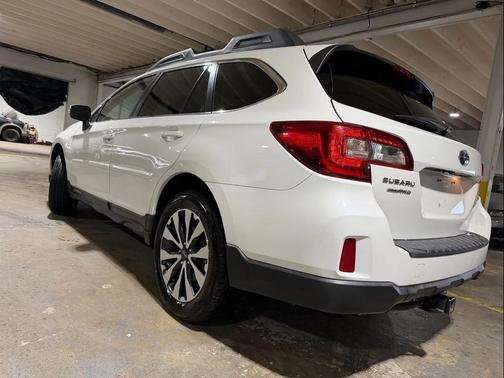 White 2015 Subaru Outback 3.6R Limited