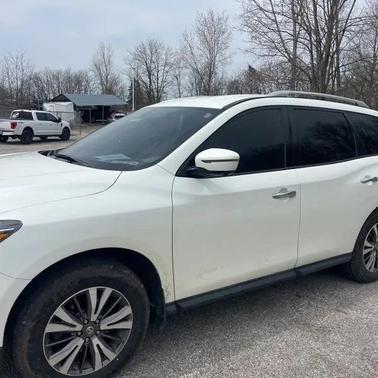 2017 Nissan Pathfinder SL