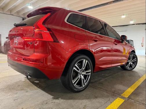 2021 Volvo XC60 T6 Momentum