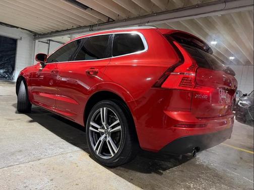 2021 Volvo XC60 T6 Momentum