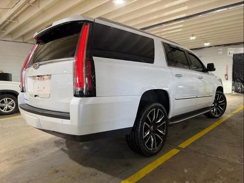 2016 Cadillac Escalade ESV Luxury