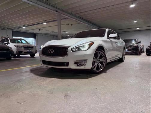 White 2018 INFINITI Q70L 3.7X LUXE